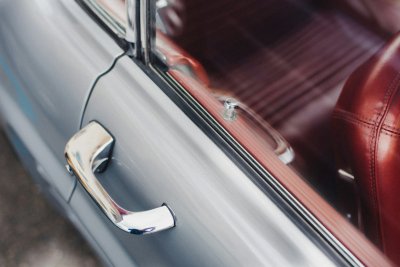 Krassen verwijderen: alles wat je moet weten om je auto weer als nieuw te maken